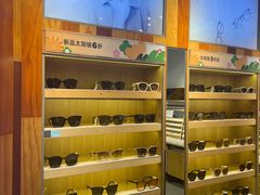 -LOOK眼镜·蔡司依视路配镜(宝山万达店)