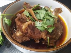 香辣牛骨汤面-贡梅老面馆·蟹粉面·无锡特色小吃(南长街主推店)