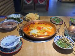 -洱火云南酸菜牛肉火锅(石景山当代商城店)