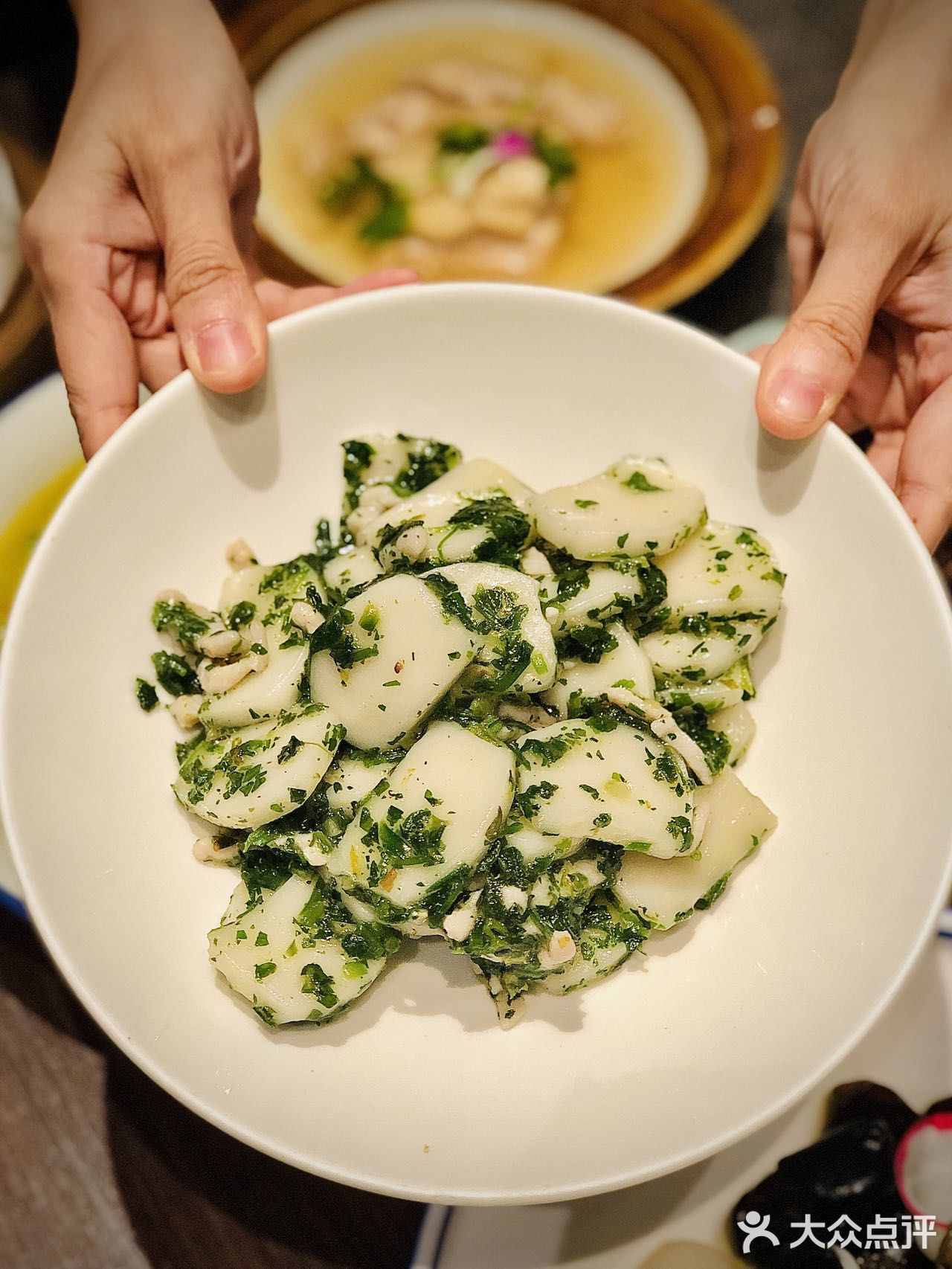 一块肉竟能在口中融化‼️这儿的菜真甜~