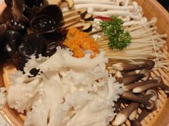 -尚尚仙·酸汤猪手·猪肚鸡火锅(华联万柳购物中心店)