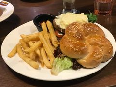 -拉亚汉堡经典餐厅(商城路店)