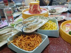 -四囍码头海鲜烧烤自助火锅(外滩南京东路悦荟广场店)