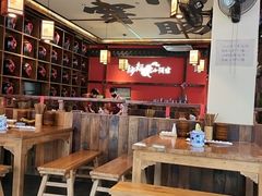 大堂-先启半步颠小酒馆(白麓里店)
