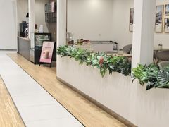 -杭州中沃沃尔沃4S店(滨江区店)