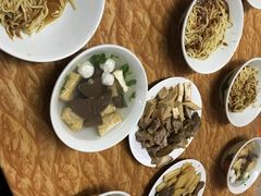 -松树干拌面店