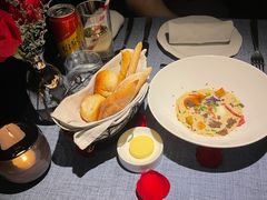 餐前面包-弦月窗LUNETTE BY AMANDA(复兴路店)