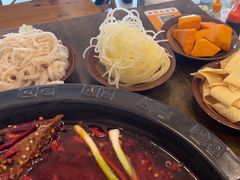 -黄潇洒老火锅(九眼桥宏济巷店)