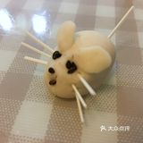 水温八九十度吧，揉制均勻后在温暖的地方靜置半个小時