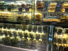 -白玉兰食品甜凤店(合生汇店)