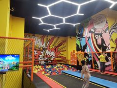 -爱蹦iBOON蹦床运动馆(江汉店)