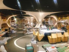 -钟书阁(珍园店)