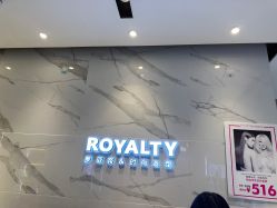 -罗亚帝造型·烫发染发