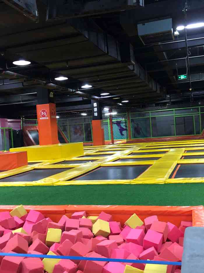蹦客地带蹦床主题运动馆-"周二 下午带孩子来的.我们是第一位,诺.