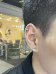 -花师傅专业手穿耳洞打耳洞穿孔