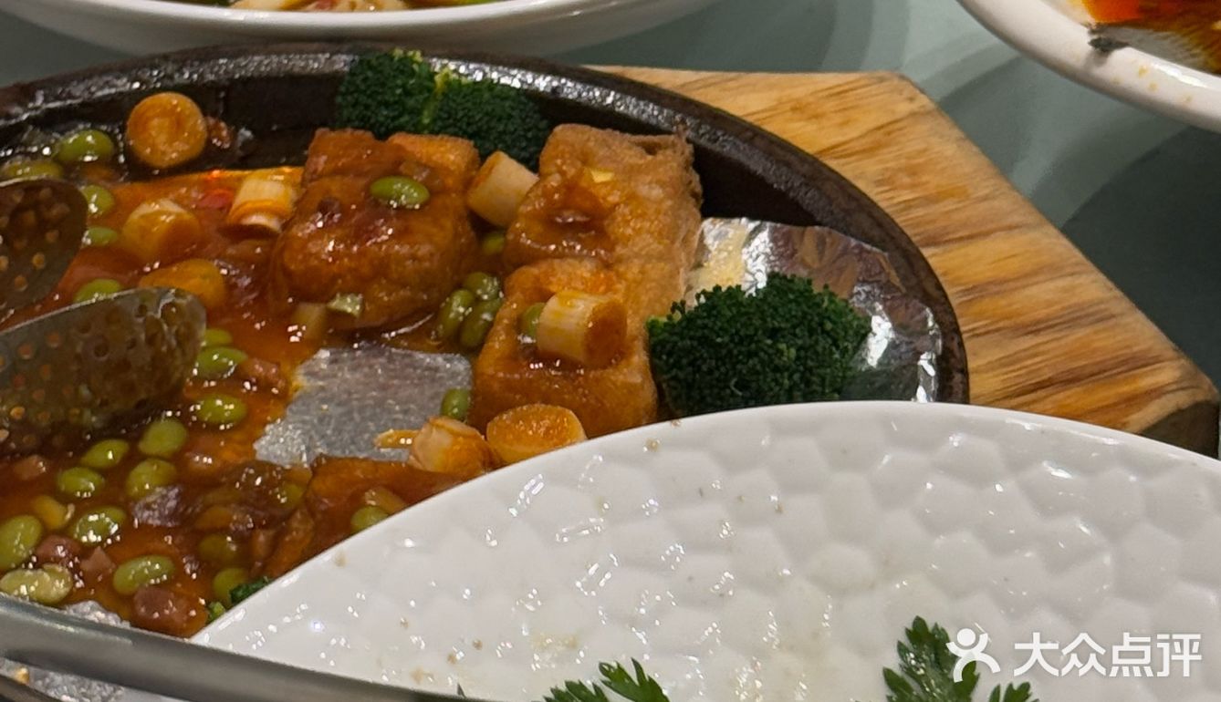  红杏枝头春意闹，春天来了