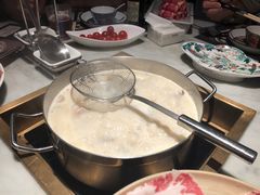 -尚尚仙·酸汤猪手·猪肚鸡火锅(华联万柳购物中心店)