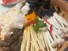 -尚尚仙·酸汤猪手·猪肚鸡火锅(华联万柳购物中心店)