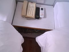 -卡罗酒店(东门晒布地铁站店)