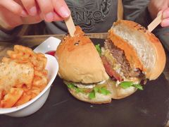 -HIGH FIVE哈福手工汉堡(桂林路店)