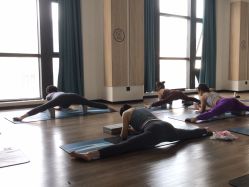 -恩舍瑜伽普拉提