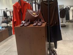 -URBAN REVIVO(上海中庚漫游城店)
