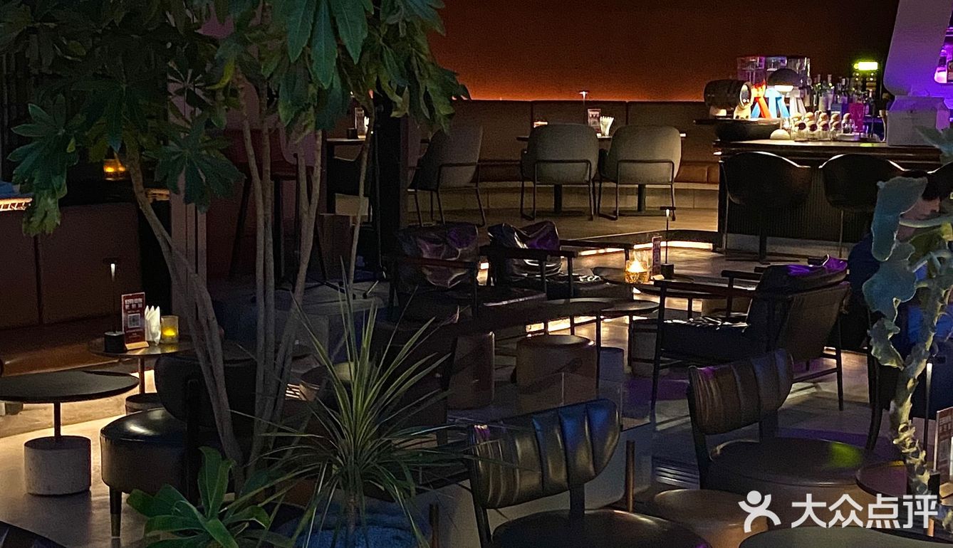 双子塔下的这家餐酒吧尊的美呆！！