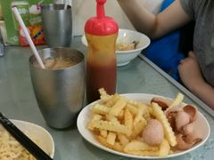 下午茶餐之薯条和肠仔-新记餐厅(香槟大厦店)