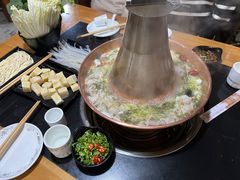 -果松木炭酸菜铜火锅·外婆参鸡汤