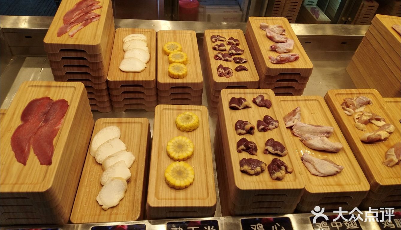 挑了这家烤肉自助,吃肉肉过过瘾运气不错