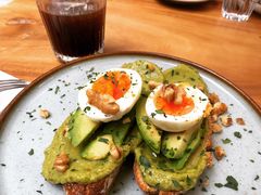 牛油果煮蛋吐司-RAC BAR(安福路店)