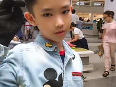 -冰纷万象滑冰场(深圳万象城店)
