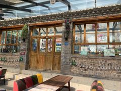 -百里峡七彩艺术小镇