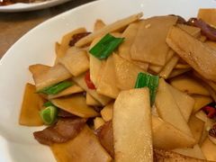 腊肉炒本地时令鲜笋-宁波柏悦酒店·钱湖渔港