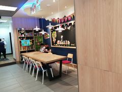 用餐区-肯德基(岱宗店)