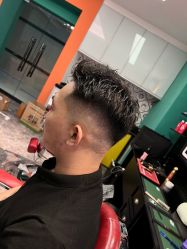 -鸿運 BARBER SHOP男士理发馆