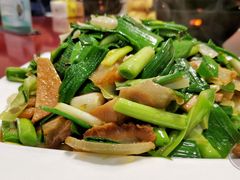 咸肉炒大蒜-虎洞山庄食府