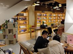 -新华里咖啡书吧(新华书店小寨店)