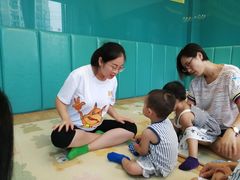 -澳优国际亲子游泳早教俱乐部(人和天地店)
