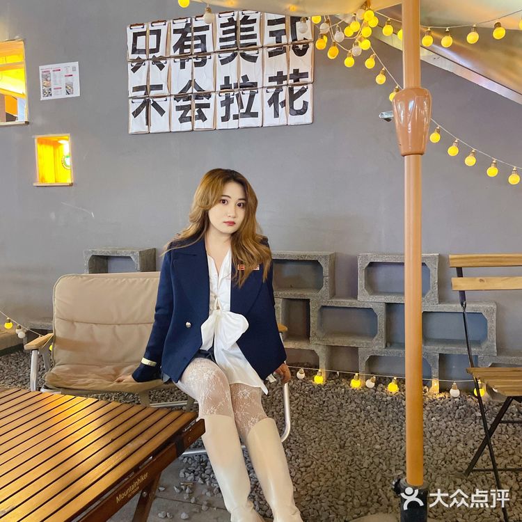 来新都汇逛逛 看到这个氛围感极佳的咖啡店