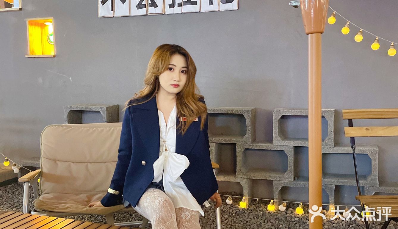 来新都汇逛逛 看到这个氛围感极佳的咖啡店