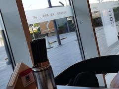 靠窗位-何必是家面馆 HB noodles&coffee