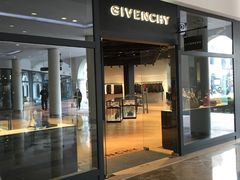 -GIVENCHY(佛罗伦萨小镇奥莱店)