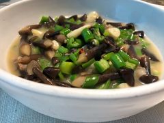青椒焖鸡枞菌-麓湘小镇(开福万达广场店)
