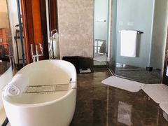 -三亚湾海居铂尔曼度假酒店