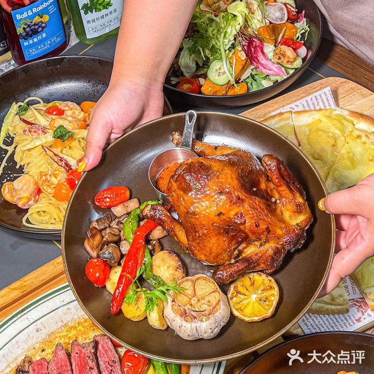 四楼这家设计感满满的西餐厅也太扎眼了