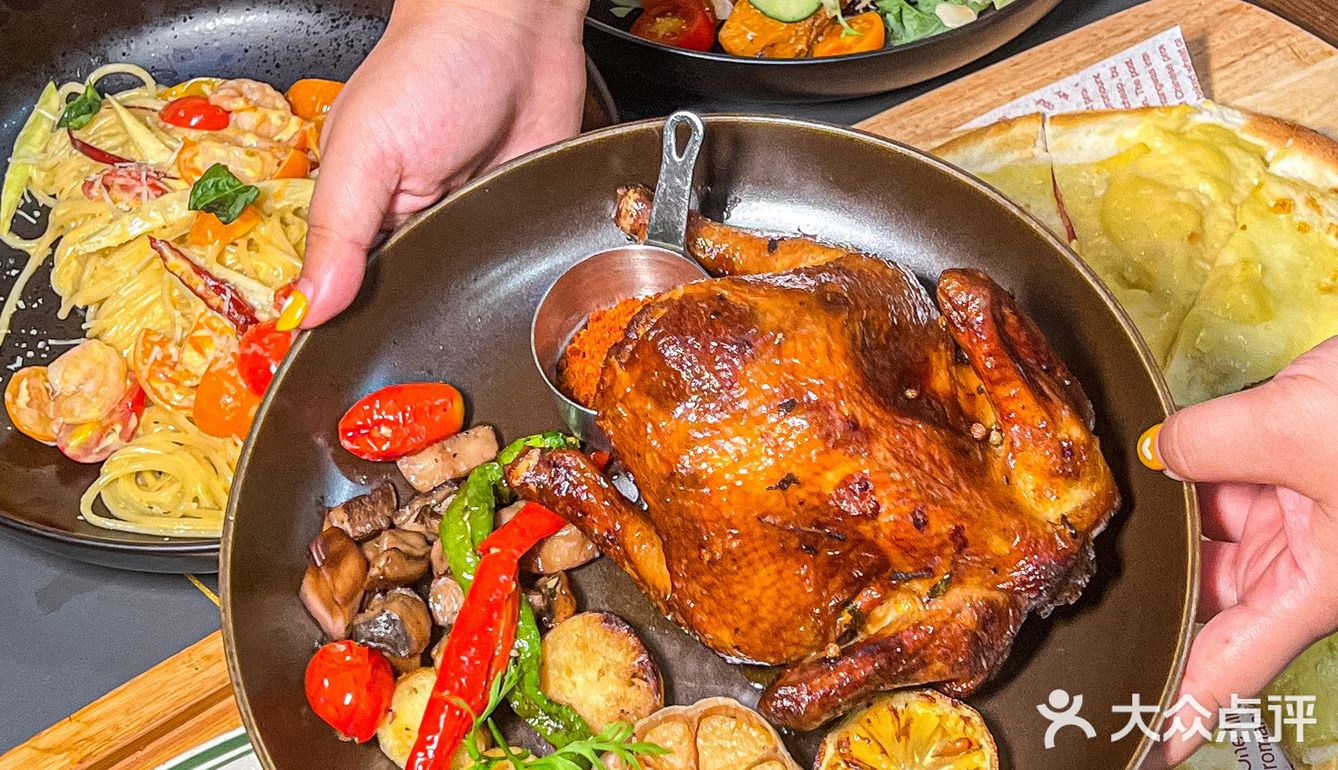 四楼这家设计感满满的西餐厅也太扎眼了