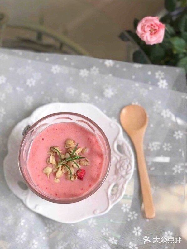 少女心爆棚的草莓酸奶🍓