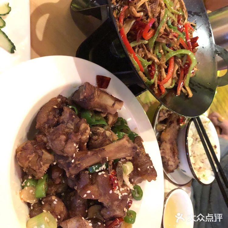 边听歌边吃饭，值得推荐