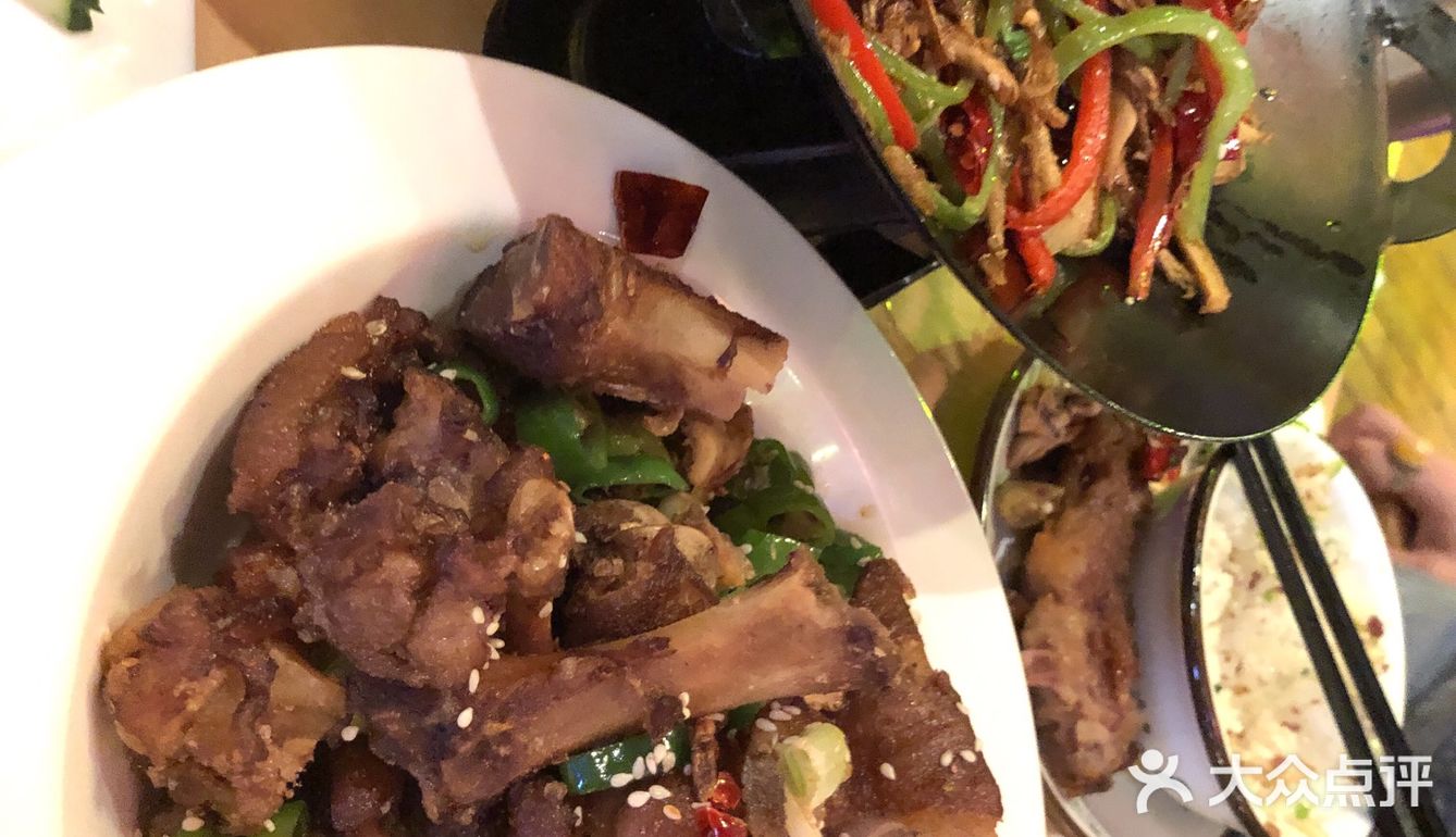 边听歌边吃饭，值得推荐